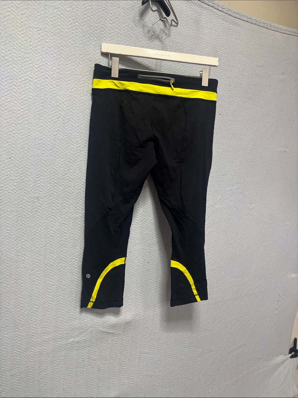 Lululemon size 10 capri pants - Picture 3 of 5